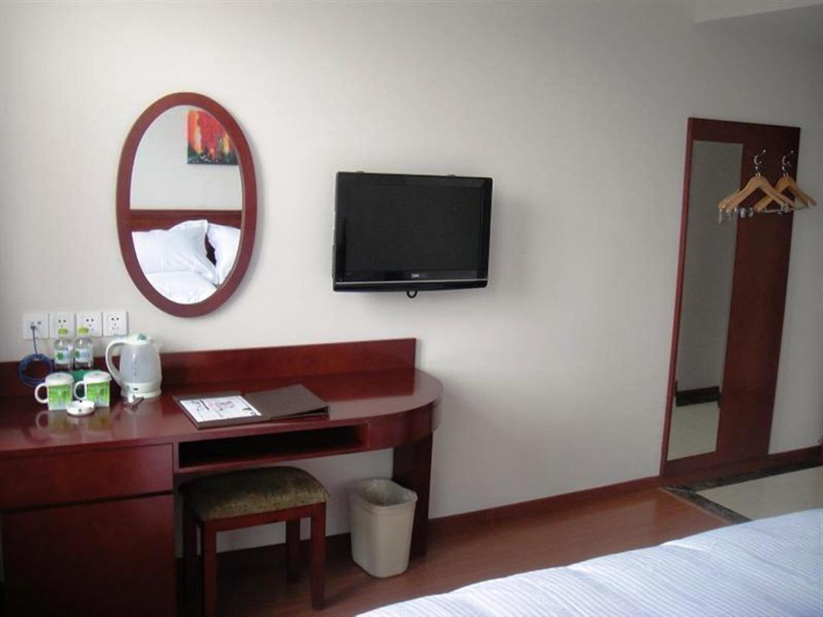 Greentree Inn Shanghai Huangxing Park Subway Station Express Hotel Exterior photo