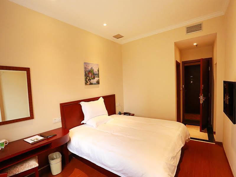 Greentree Inn Shanghai Huangxing Park Subway Station Express Hotel Exterior photo